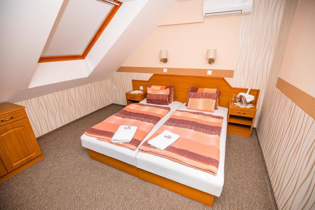 Tinodi Fogado Bed & Breakfast Sarvar Luaran gambar