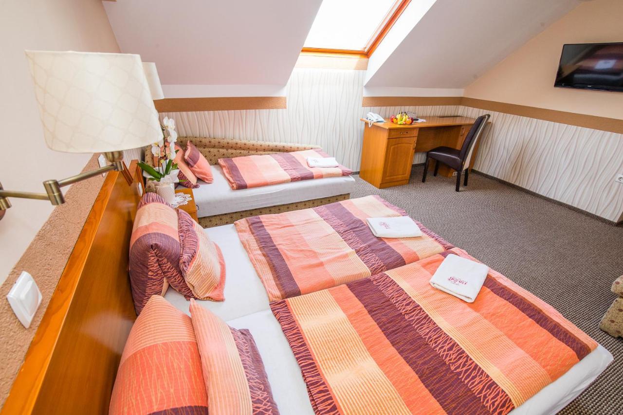 Tinodi Fogado Bed & Breakfast Sarvar Luaran gambar