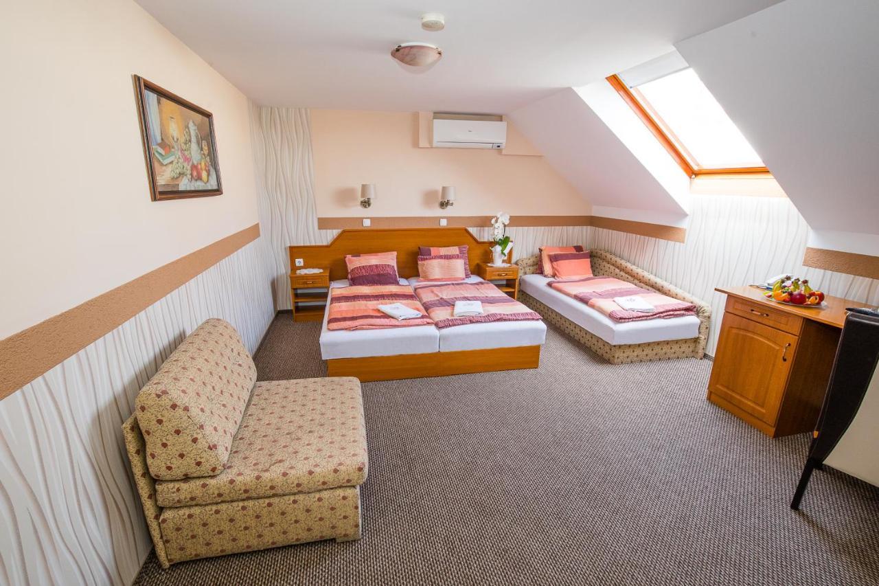 Tinodi Fogado Bed & Breakfast Sarvar Luaran gambar