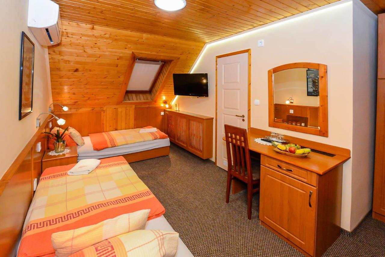 Tinodi Fogado Bed & Breakfast Sarvar Luaran gambar