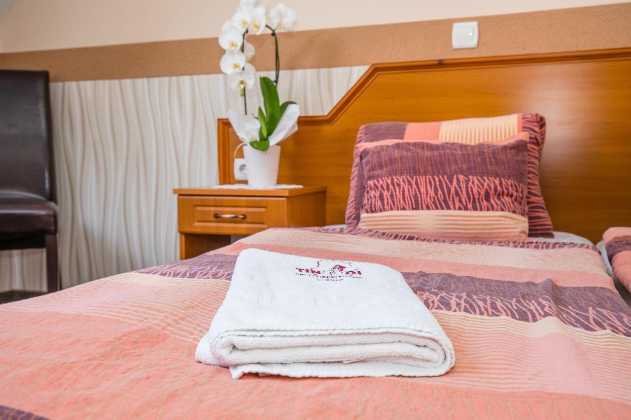 Tinodi Fogado Bed & Breakfast Sarvar Luaran gambar
