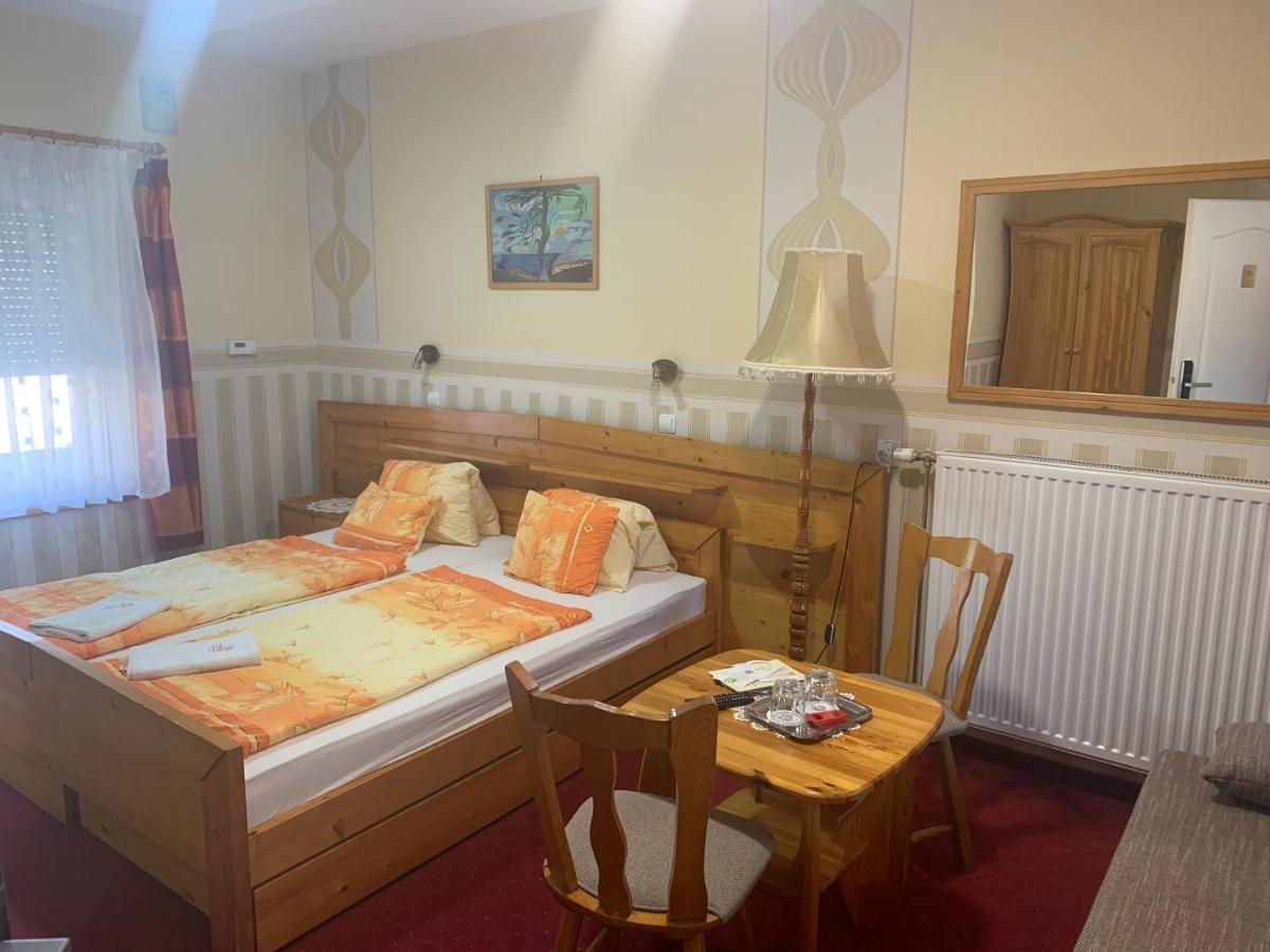 Tinodi Fogado Bed & Breakfast Sarvar Luaran gambar