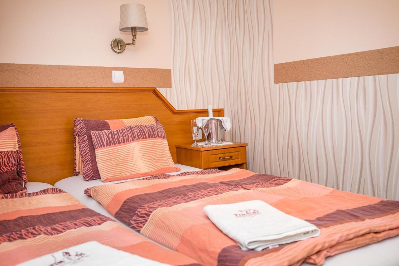 Tinodi Fogado Bed & Breakfast Sarvar Luaran gambar