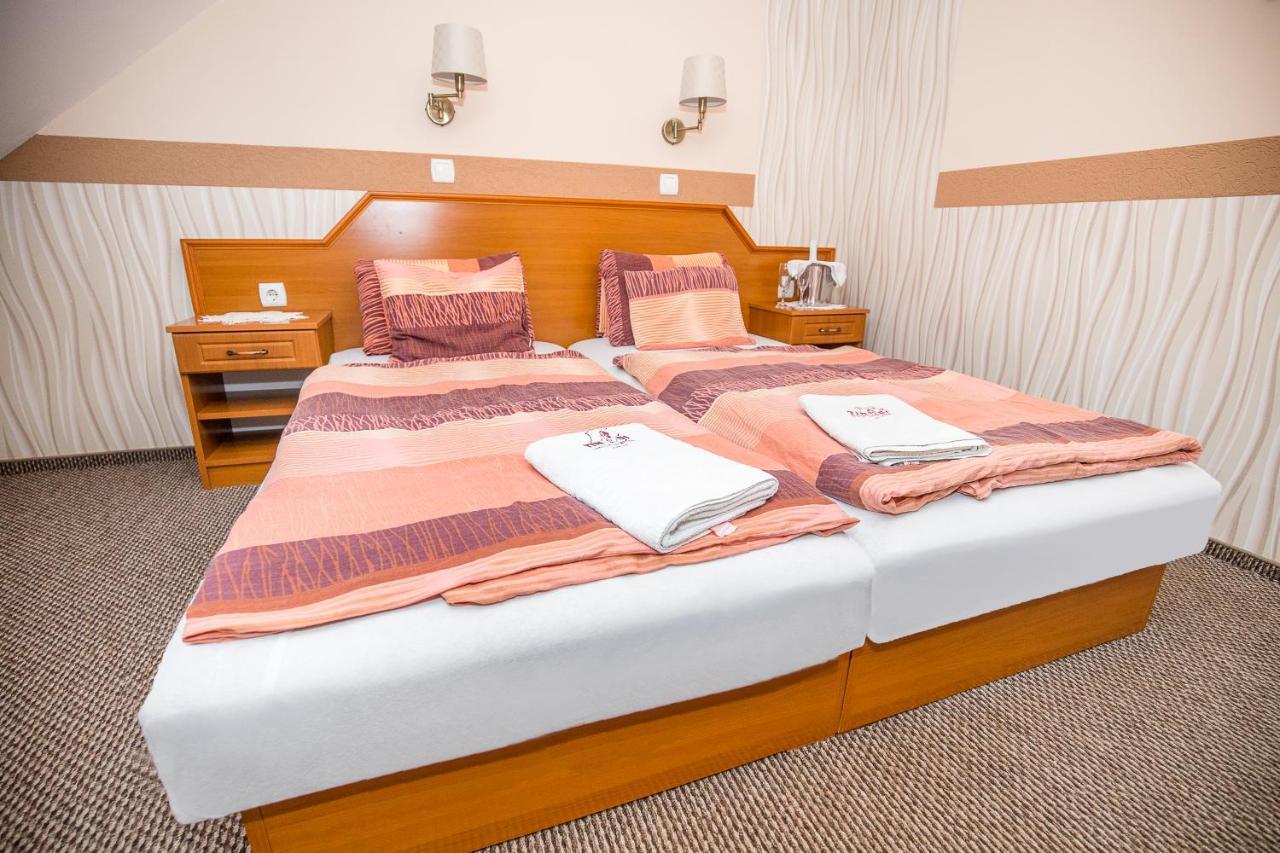 Tinodi Fogado Bed & Breakfast Sarvar Luaran gambar