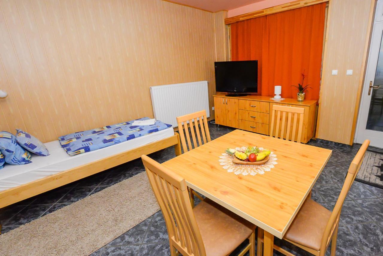 Tinodi Fogado Bed & Breakfast Sarvar Luaran gambar