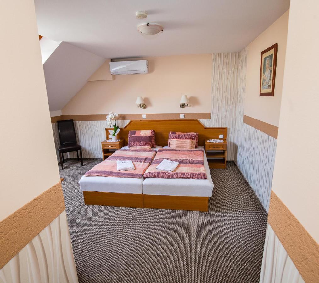 Tinodi Fogado Bed & Breakfast Sarvar Luaran gambar