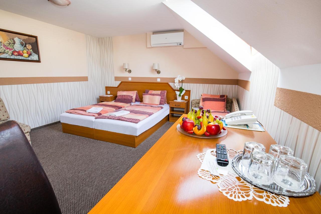 Tinodi Fogado Bed & Breakfast Sarvar Luaran gambar