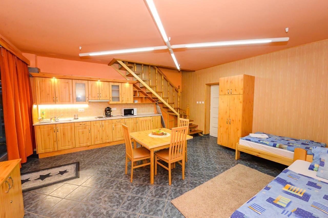 Tinodi Fogado Bed & Breakfast Sarvar Luaran gambar