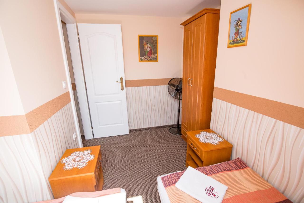 Tinodi Fogado Bed & Breakfast Sarvar Luaran gambar