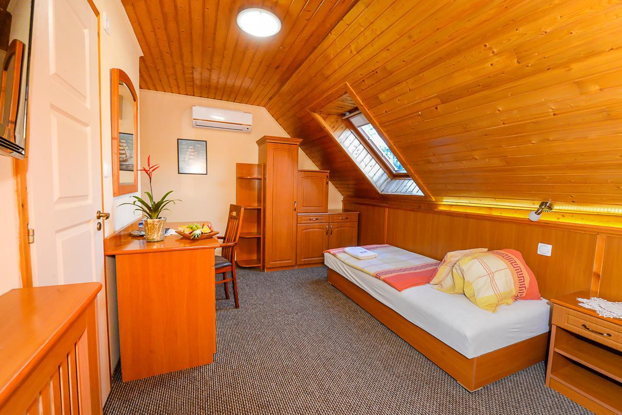 Tinodi Fogado Bed & Breakfast Sarvar Luaran gambar