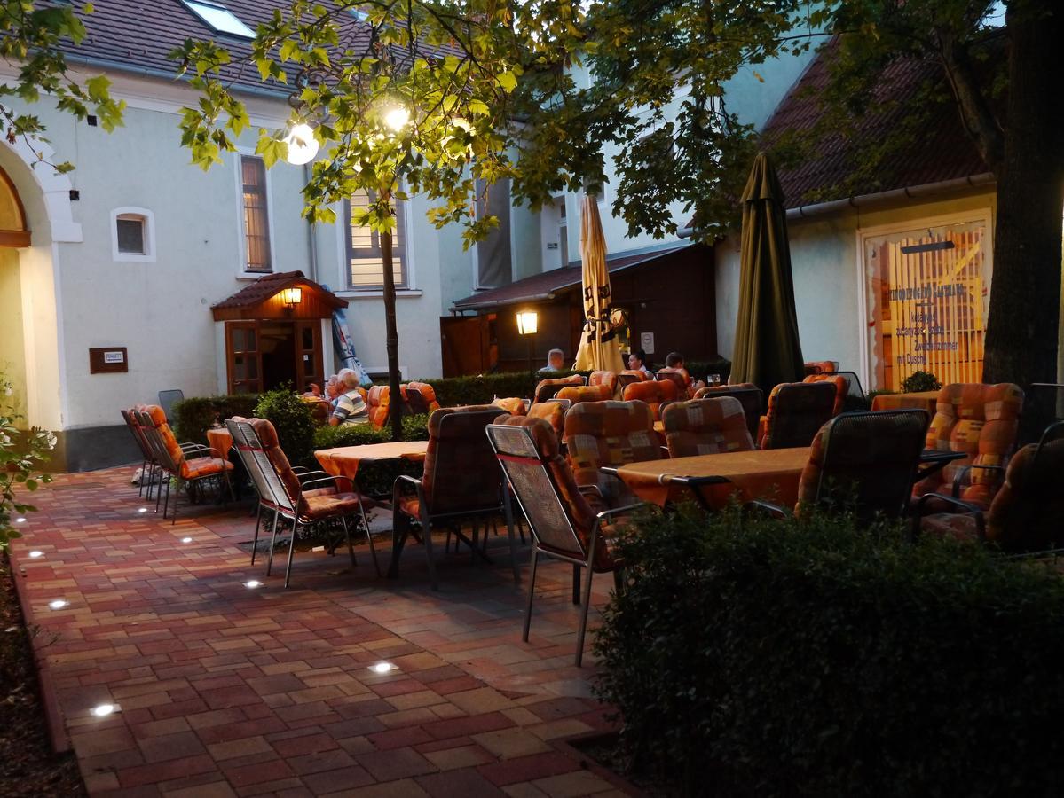 Tinodi Fogado Bed & Breakfast Sarvar Luaran gambar