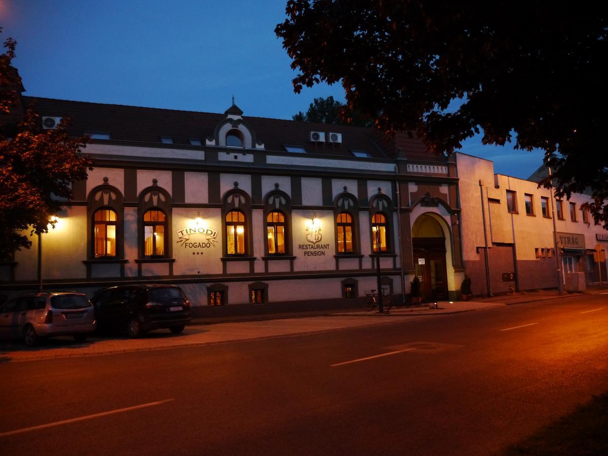 Tinodi Fogado Bed & Breakfast Sarvar Luaran gambar
