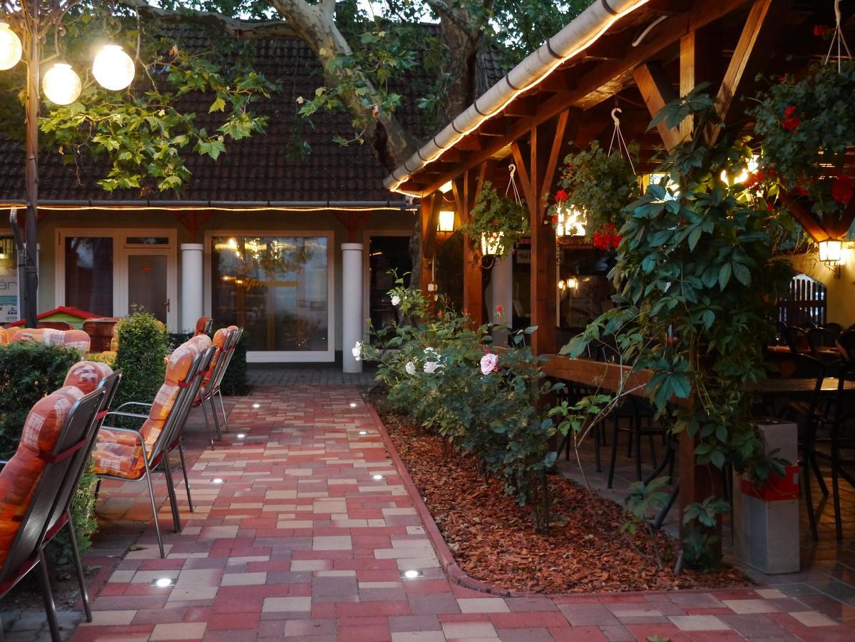 Tinodi Fogado Bed & Breakfast Sarvar Luaran gambar
