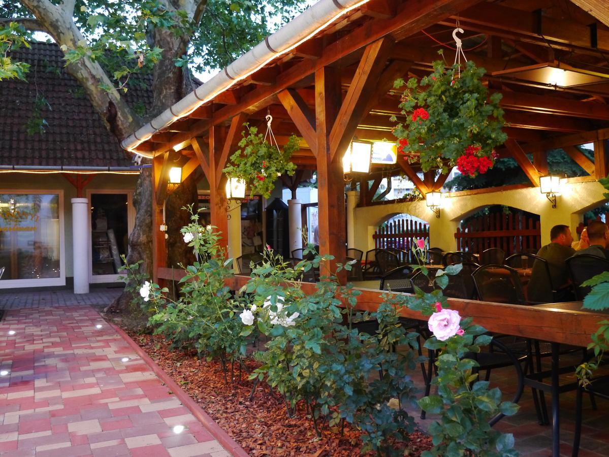 Tinodi Fogado Bed & Breakfast Sarvar Luaran gambar